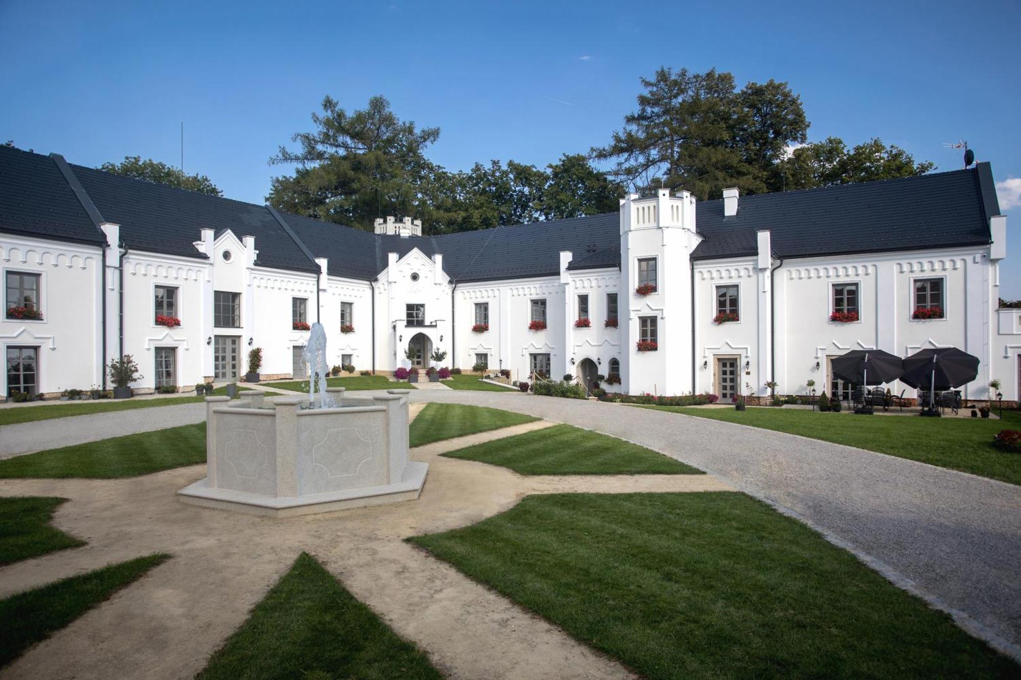 Hotel Zamek Kvasetice Havlíčkŭv Brod Esterno foto